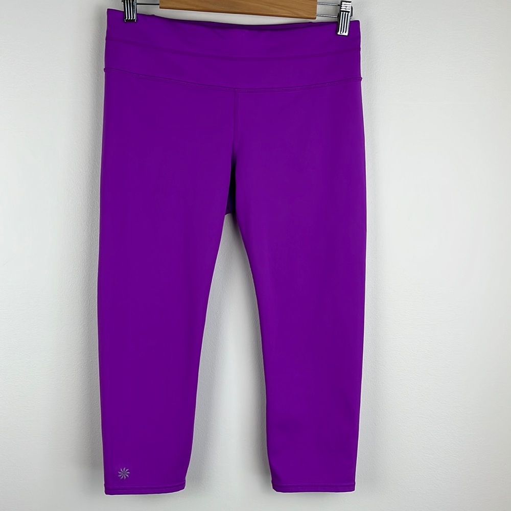 Athleta women’s Sonar Capri Legging in purple. Size Medium